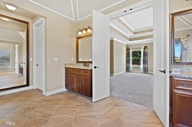 Building Photo - 2481 Lake Erma Dr