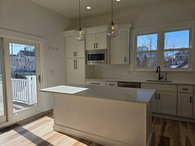 Building Photo - 84 Dudley St