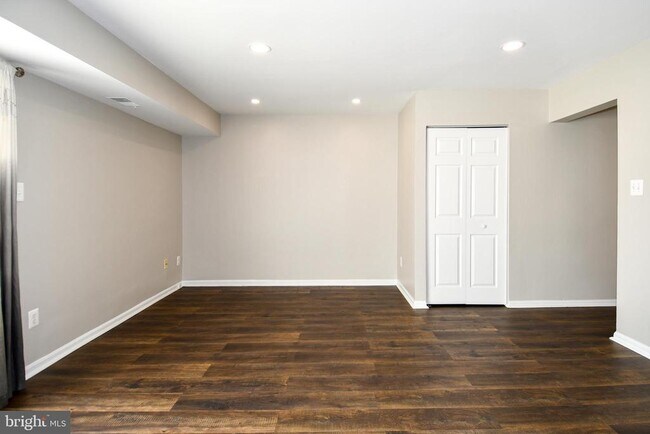 Building Photo - 53 Essex Square