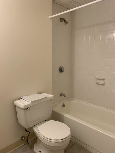 Building Photo - 1126 Boylston St