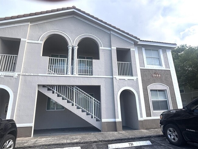 Building Photo - 1666 SE 27th Ct
