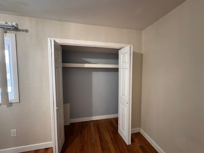 Building Photo - 489 Madison Dr