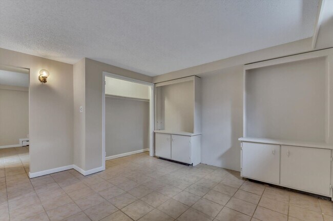 Building Photo - Beautiful, Bright & Move-In Ready Ranch in Desirable West Arvada