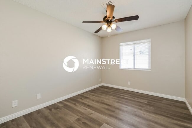 Building Photo - 4 Bedroom Pet-Friendly Home in LAS VEGAS, NV with Main Street Renewal