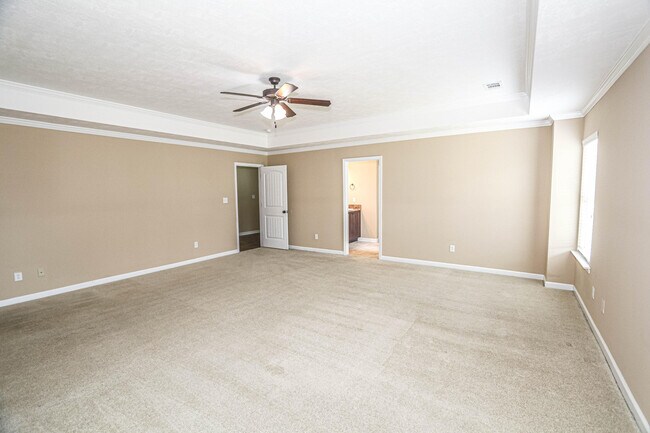 Building Photo - 1315 York Dr