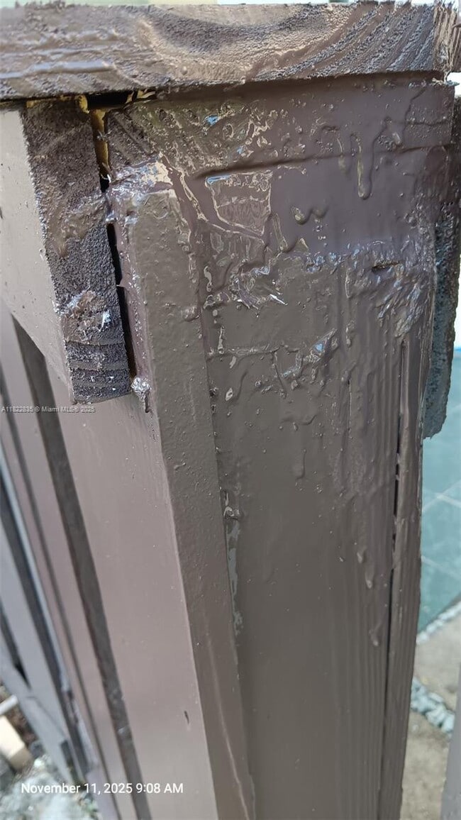 Building Photo - 10790 N Kendall Dr