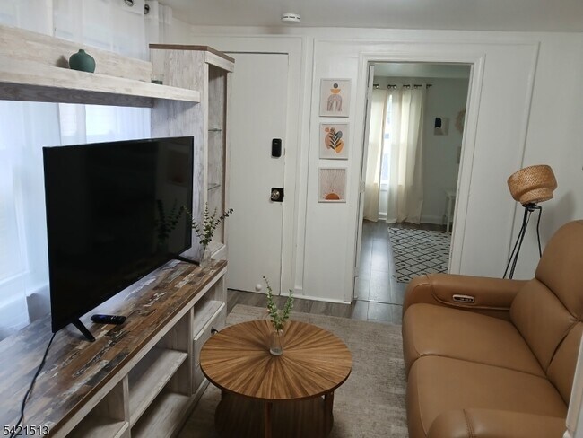 Building Photo - 17 Thomas St