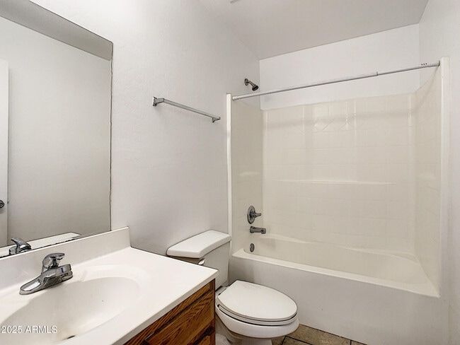Building Photo - 4205 N Montezuma Dr