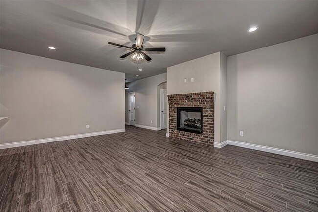 Building Photo - Beautiful 4 bedroom in Yukon
