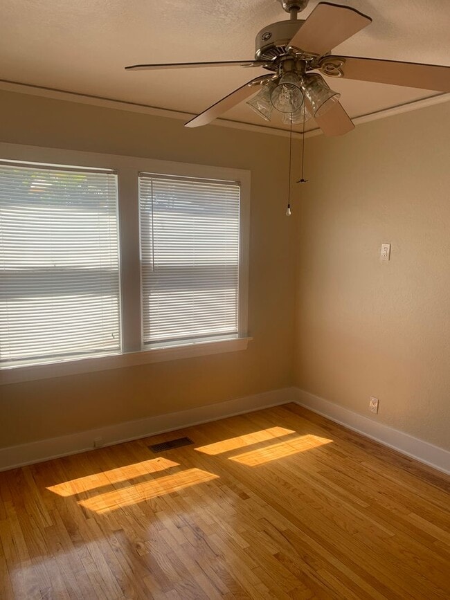 Building Photo - Fully gated Charming craftsman Two bedroom...