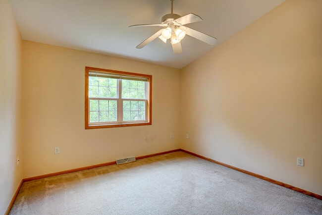 Building Photo - 1813 Carns Dr