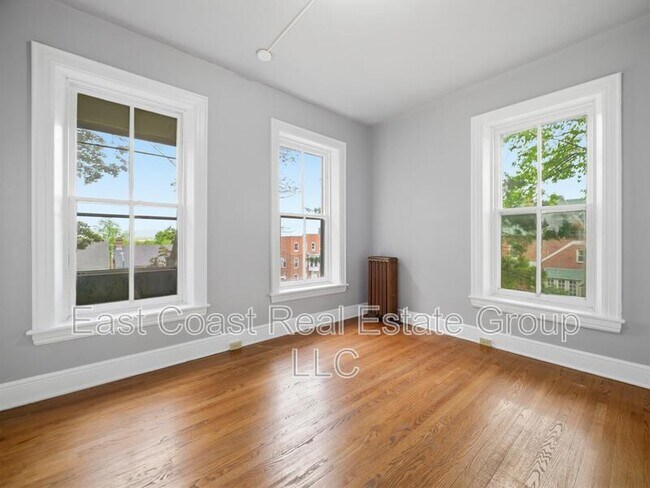 Building Photo - 323 N Potomac St