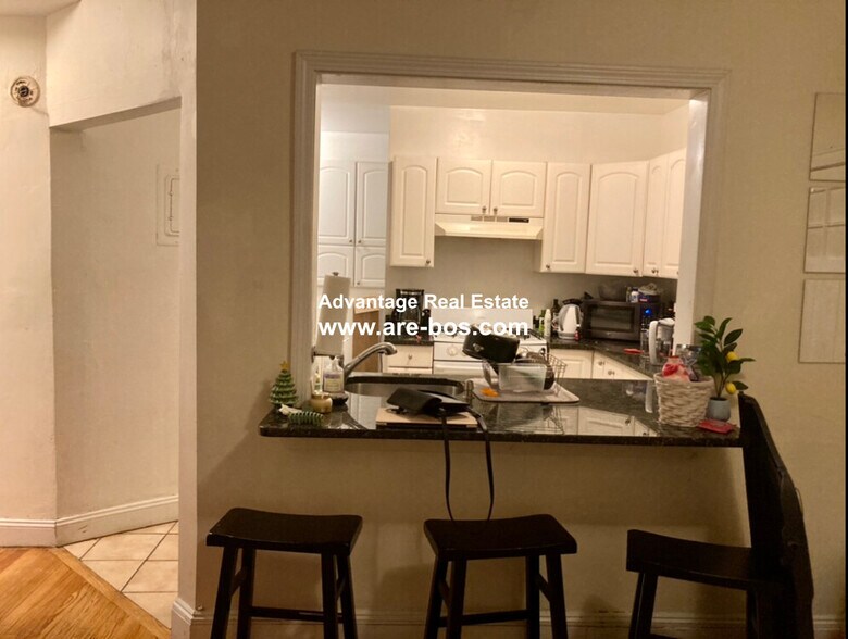 Building Photo - 62 Egmont St