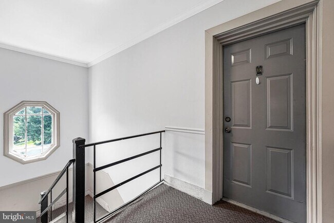 Building Photo - 1808 W Abingdon Dr