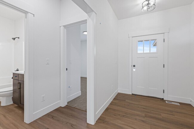 Building Photo - B532AG
