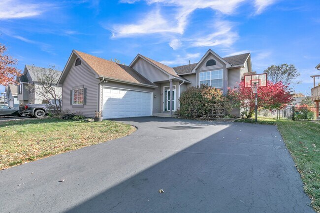 Building Photo - 1008 Oak St