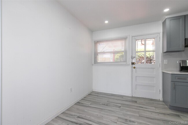 Building Photo - 67-27 211th St