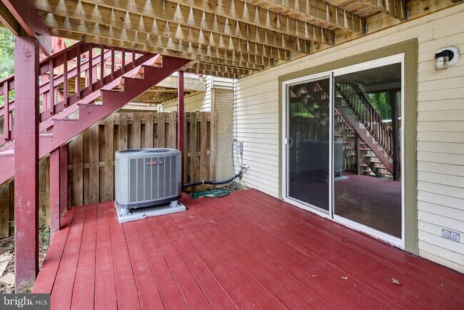 Building Photo - 8867 Willowwood Way