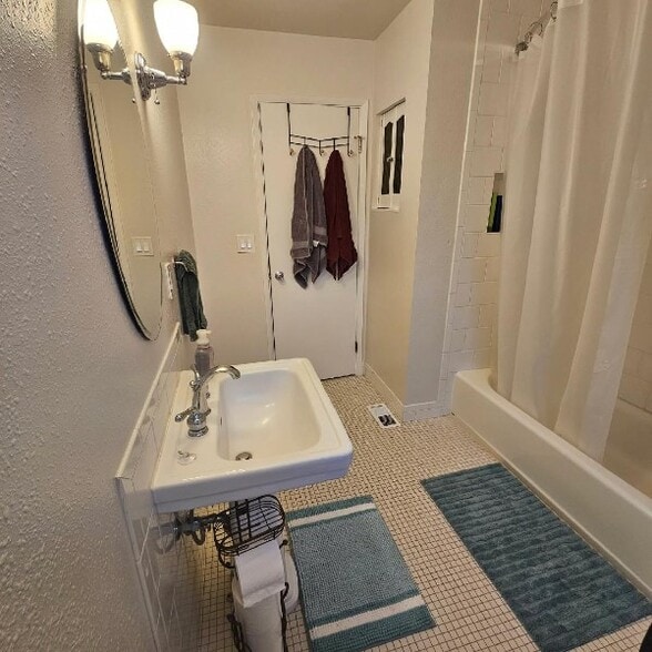 Building Photo - 12370 SW 121st Ave