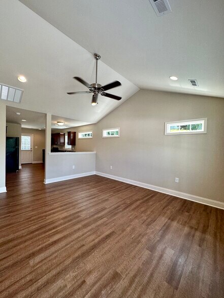 Spacious, open floor plan - 891 Old Vinton Mill Rd NE Unit B