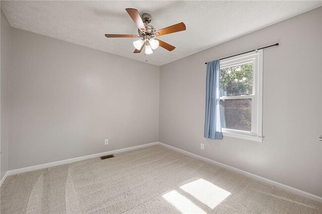 Building Photo - 387 Pine Acres Dr
