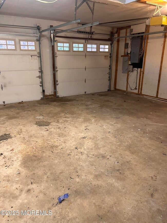 Building Photo - 823 Bowman Rd