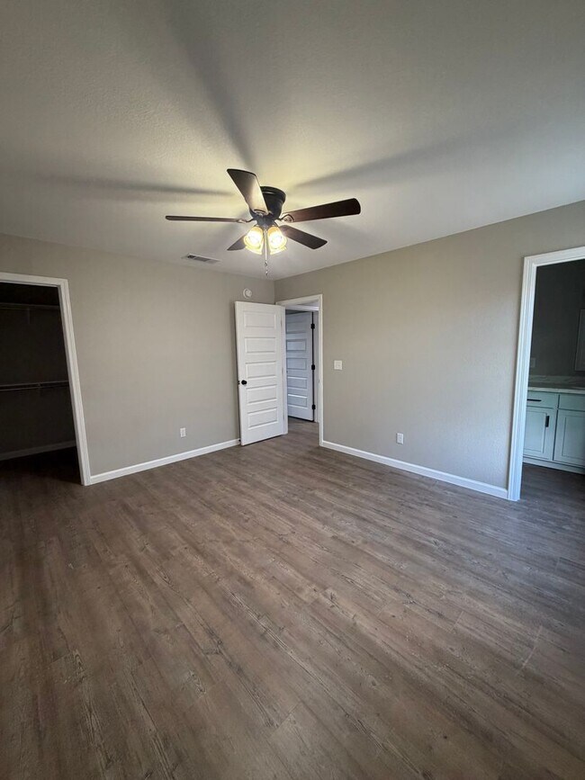 Building Photo - 906 Moxley Dr