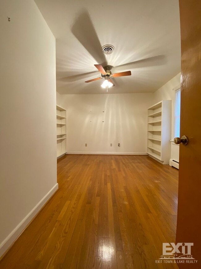 Building Photo - Well Maintained brick ranch home