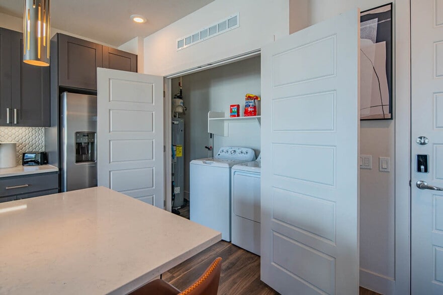 Building Photo - 15501 N Dial Blvd