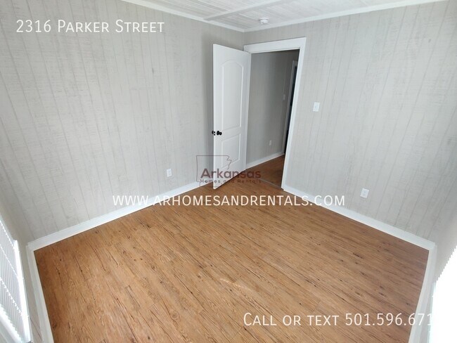 Building Photo - 2316 Parker St
