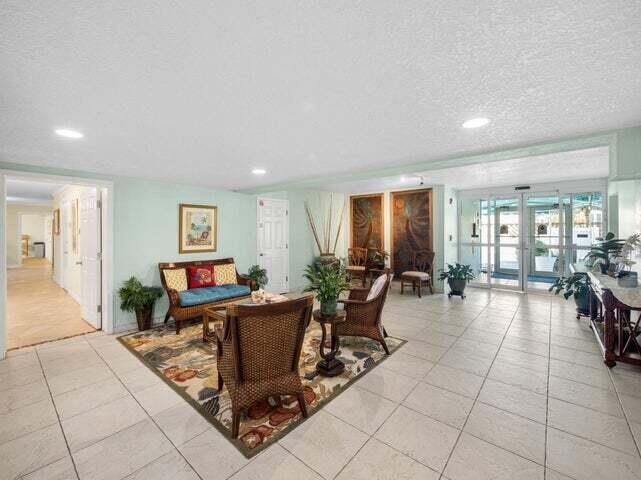 Building Photo - 3640 N Ocean Dr