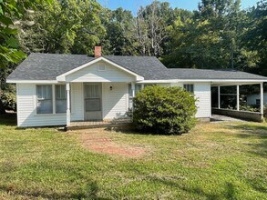 Building Photo - Very nice 3 or 4 bedroom, 2 bath home located in Franklinville- $1550 Month, $1550 Deposit!!