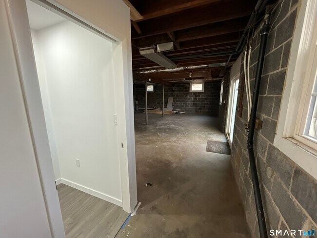 Building Photo - 110 Roger White Dr