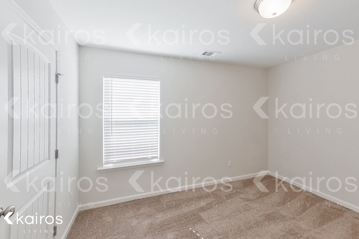 Building Photo - 34 Red Oak Dr.