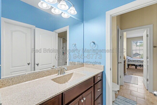 Building Photo - 747 Coralbell Way