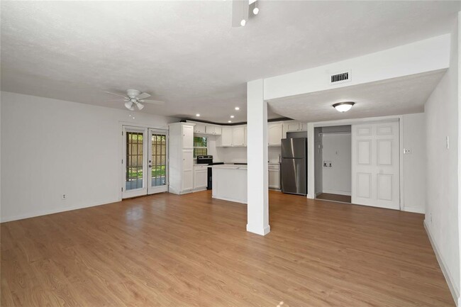 Building Photo - 17415 N Barker St