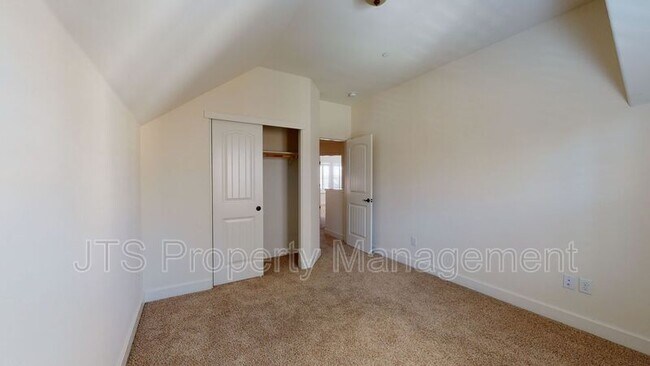 Building Photo - 1349 Piper Pl