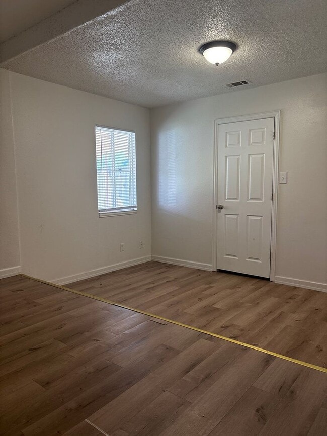 Building Photo - For Rent - Big Spring