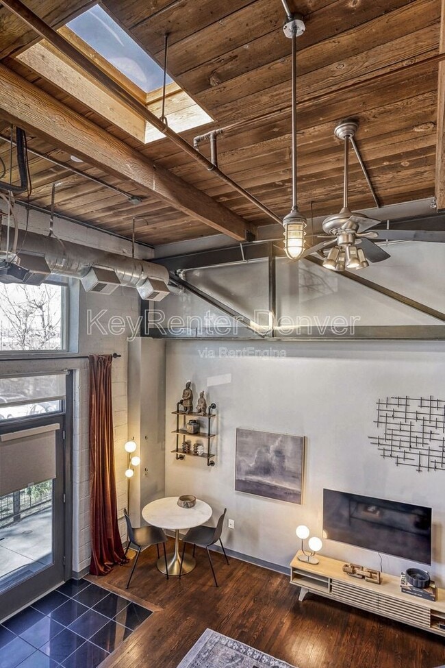 Building Photo - 1111 Osage St