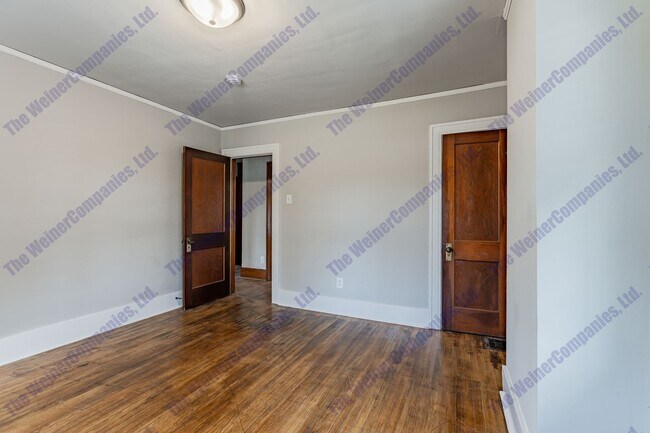 Building Photo - 606 W White St