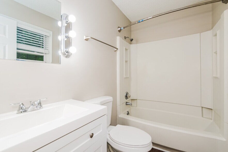 Building Photo - 2808 Red Alder Ct