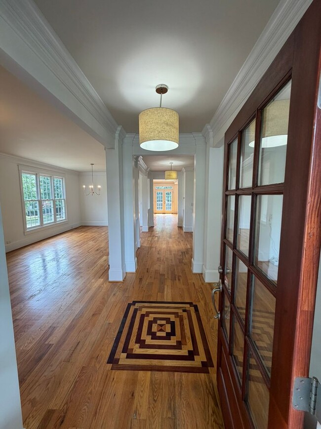 Building Photo - Spacious~Charming~Dilworth! 3800 SF 4 Beds 3.5 Baths