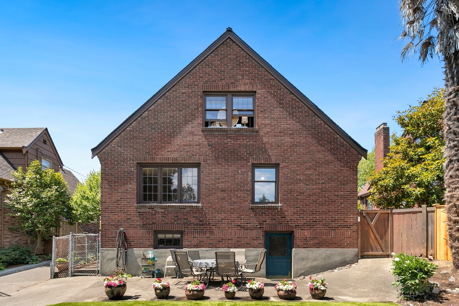 Building Photo - 1526 Thorndyke Ave W