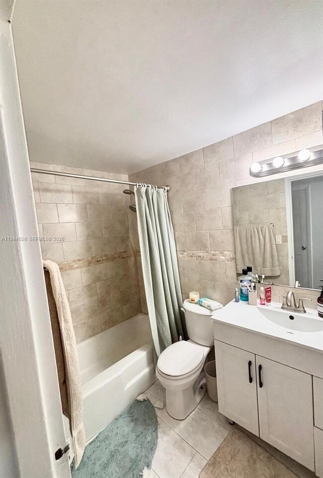 Building Photo - 999 Brickell Bay Dr