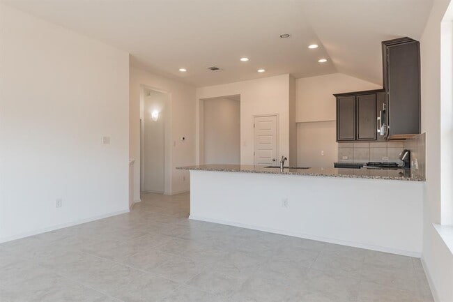 Building Photo - 110 Watercourse Wy