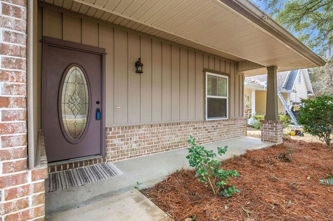 Building Photo - Sprawling 4-BR Niceville Rental with Gourmet Kitchen & 2-Car Garage!