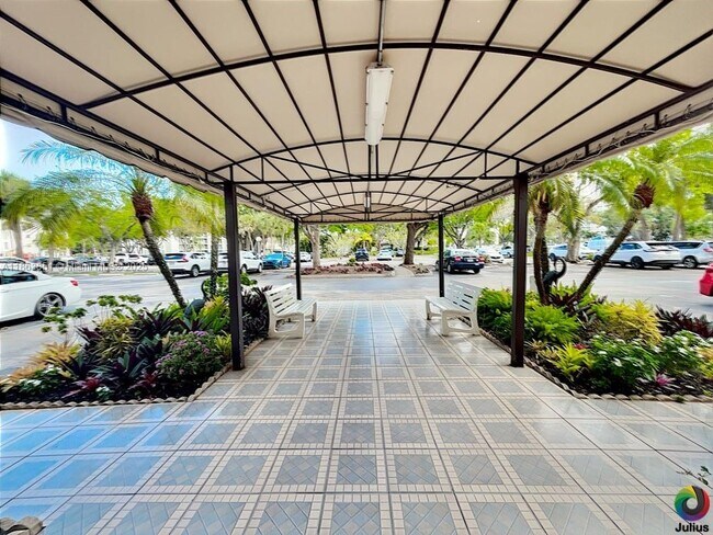 Building Photo - 2661 S Course Dr