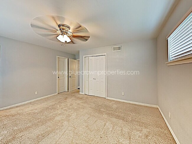 Building Photo - 8476 Sweetwood Dr