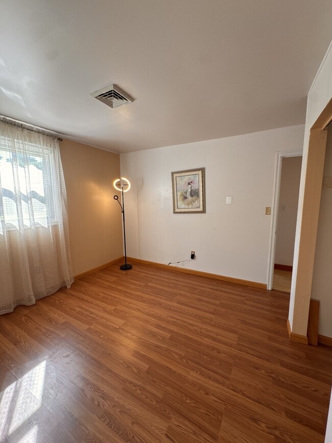Building Photo - 4902 Creek Dr