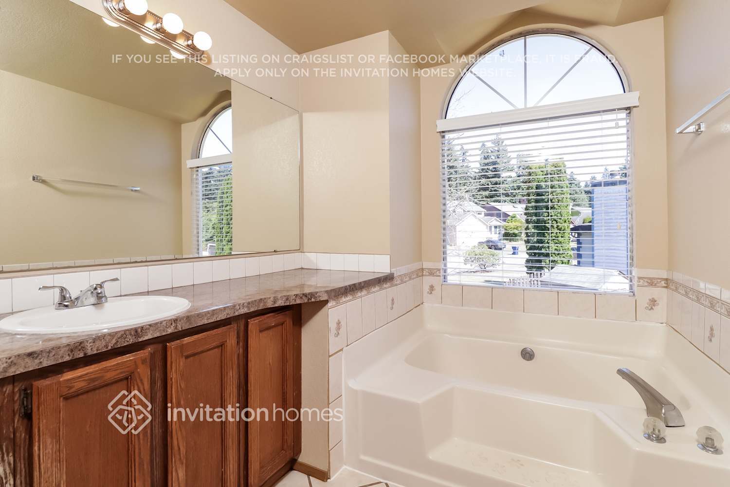 Building Photo - 27610 26th Ave S